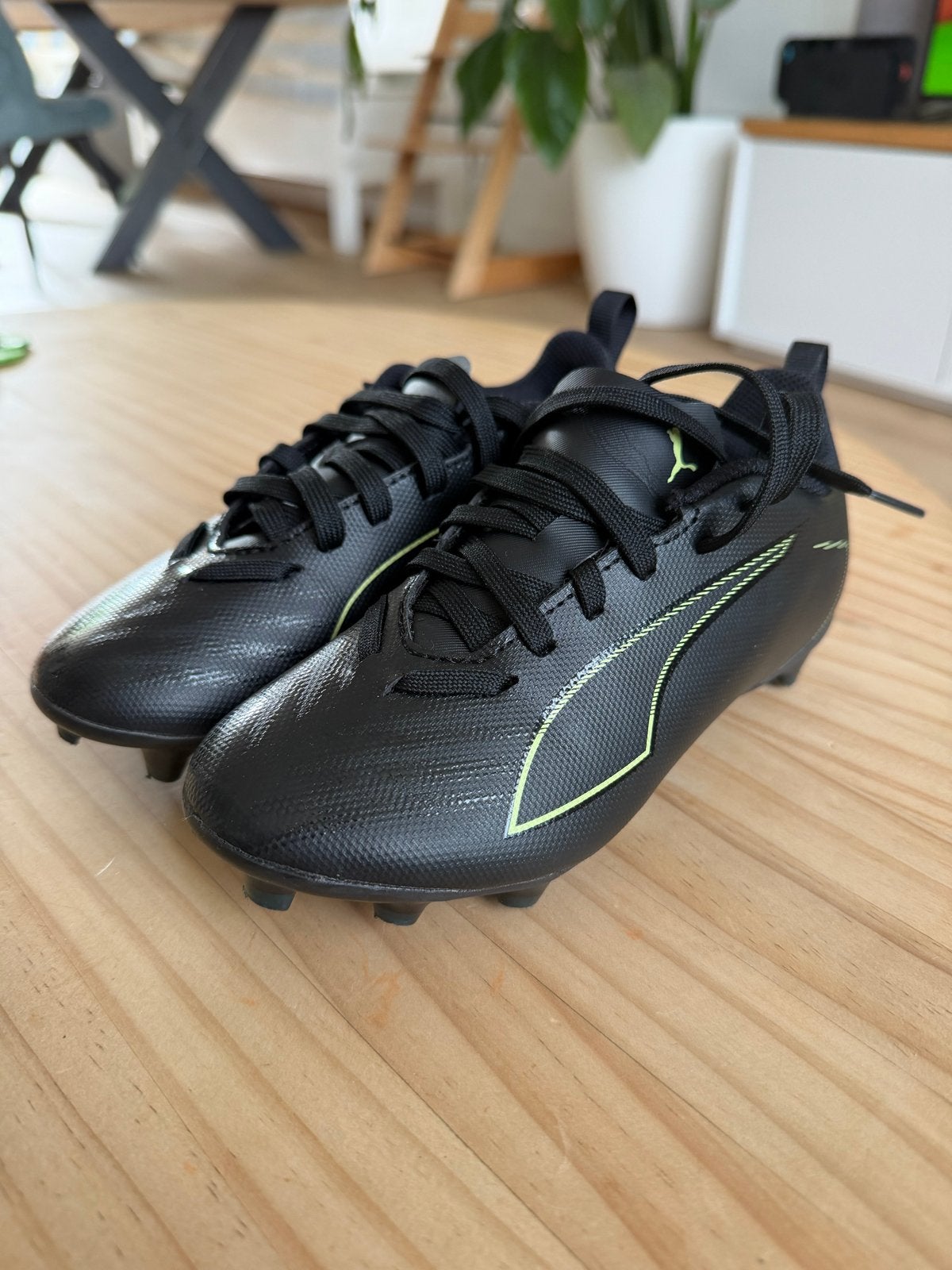 Puma voetbalschoenen maat 30 | Zo goed als nieuw, Ophalen of Verzenden, Nieuw, Schoenen