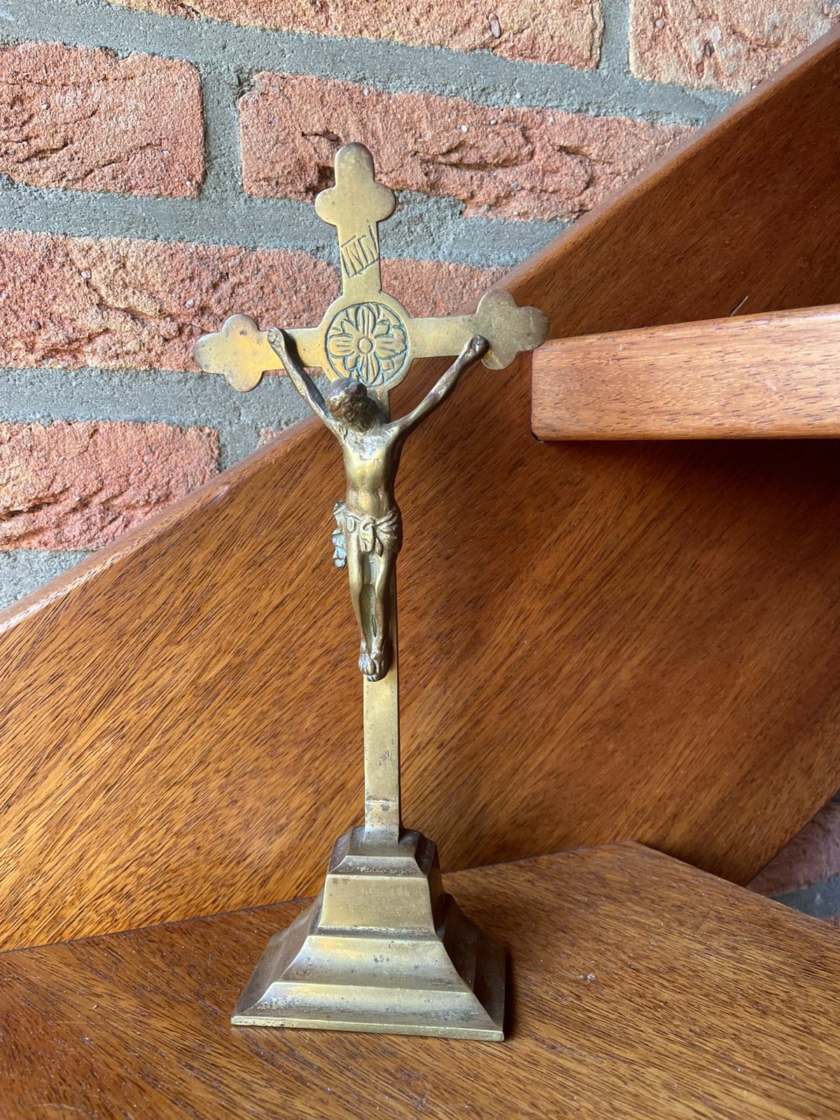 Antiek koper verguld kruisbeeld Jezus aan het Kruis Crucifix, Antiek en Kunst, Ophalen of Verzenden