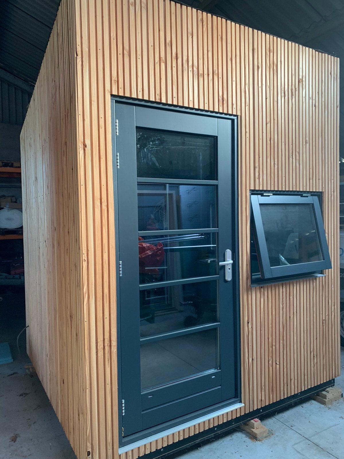 Tuinkantoor - klein in formaat, 2stuks op voorraad, Tuin en Terras, Tuinhuizen, 200 tot 400 cm, 3 ramen of meer, Schuur, Zo goed als nieuw