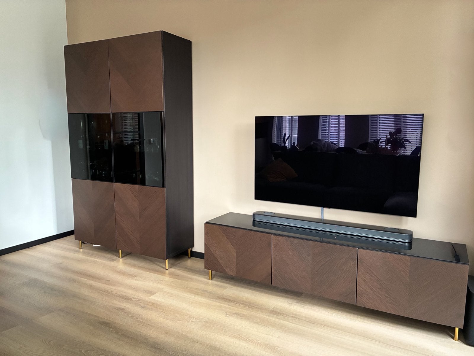 IKEA Besta tv-meubel en hoge kast Hedeviken front, Ophalen, 150 tot 200 cm, Zo goed als nieuw, Minder dan 100 cm
