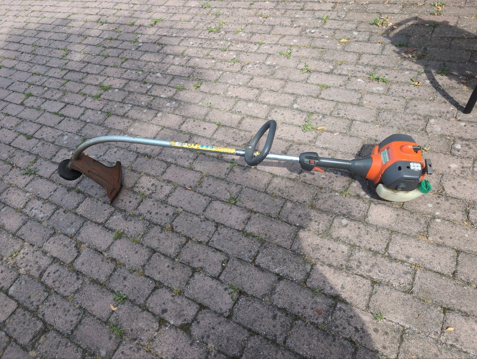 Husqvarna 125C Benzine Grastrimmer - Goede Staat, Tuin en Terras, Grastrimmers, Benzine, Gebruikt, Ophalen of Verzenden, 30 tot 50 cm