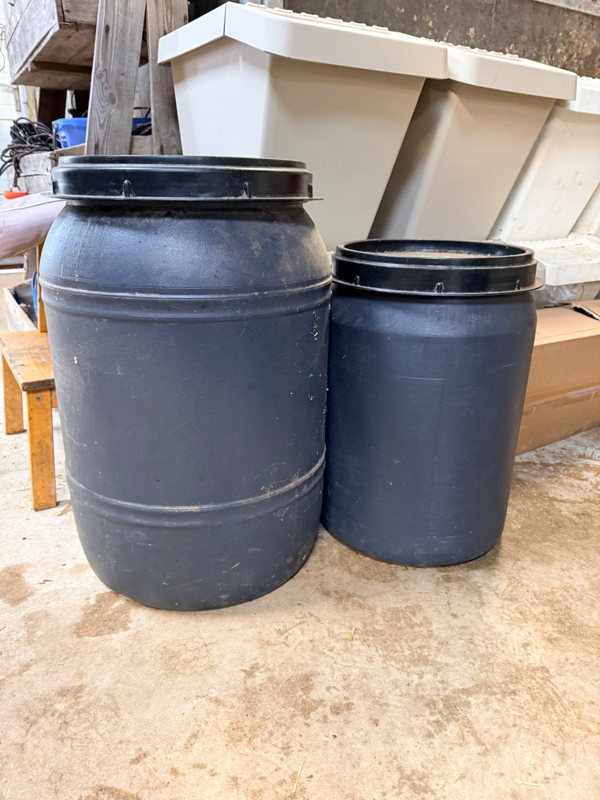 Voerton 60l en 40l als set of los, Ophalen, Vee