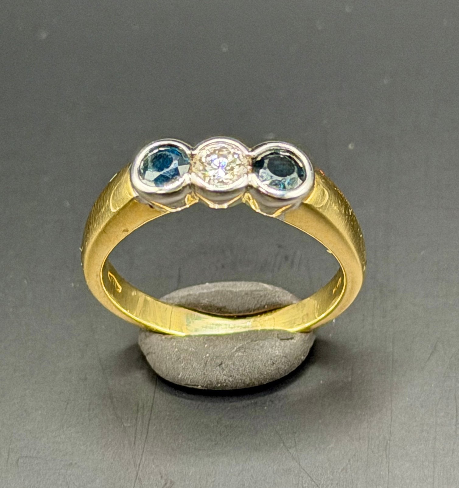 18K gouden ring met natuurlijke diomant en saffier- 18,3mm, 18 tot 19, Ophalen of Verzenden, Dame of Heer, Met edelsteen