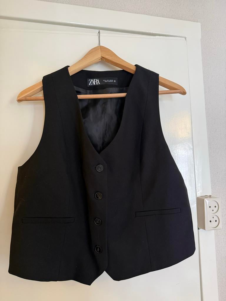 Zwarte gilet van Zara, maat M - Nooit gedragen, Ophalen of Verzenden, Zo goed als nieuw