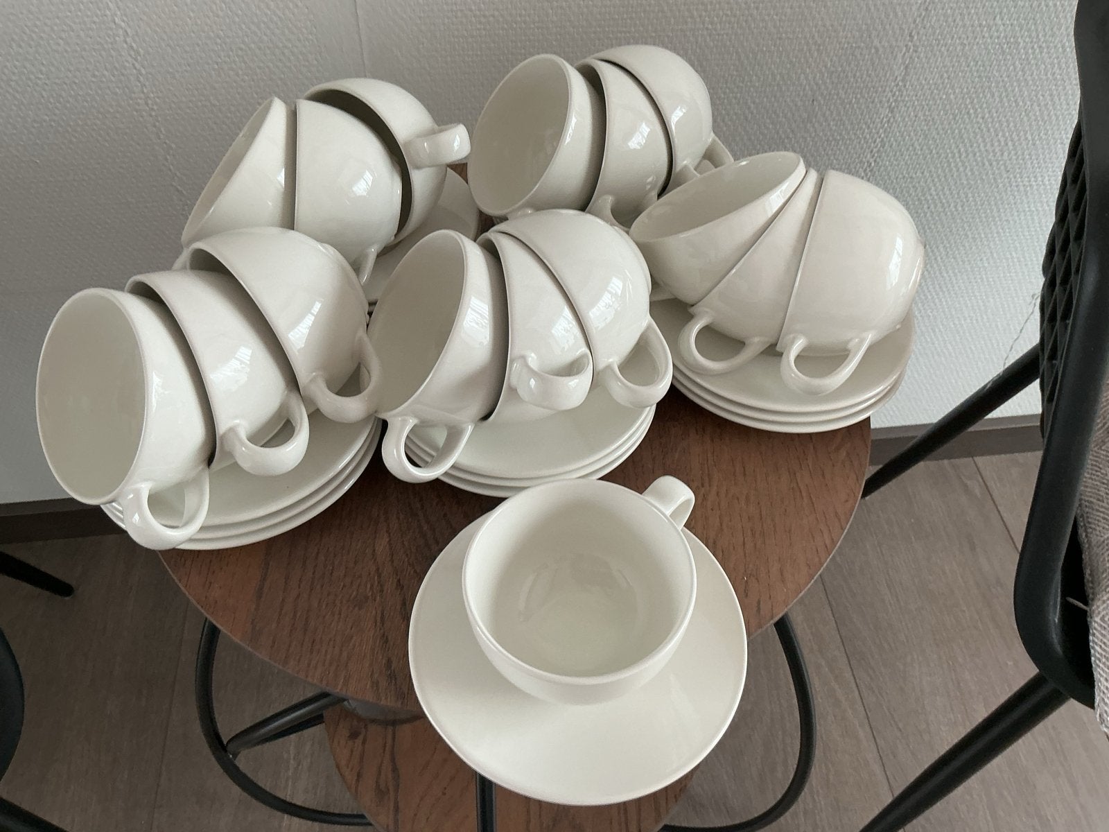 IKEA Kop en schotel set - 16 stuks, Keramiek, IKEA, Ophalen of Verzenden, Zo goed als nieuw