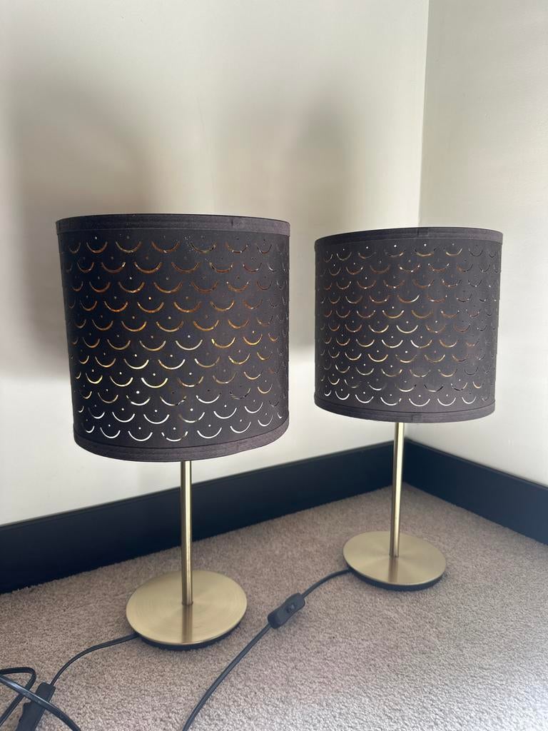 2 tafellampen met gouden messing voet en kap, Huis en Inrichting, Lampen | Tafellampen, Zo goed als nieuw, Minder dan 50 cm, Metaal