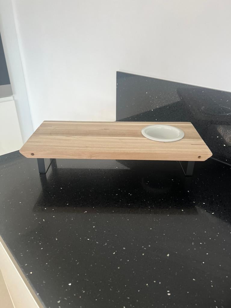 Gusta Serveerplank op pootjes met wit schaal, Huis en Inrichting, Ophalen of Verzenden, Nieuw, Rond, Hout