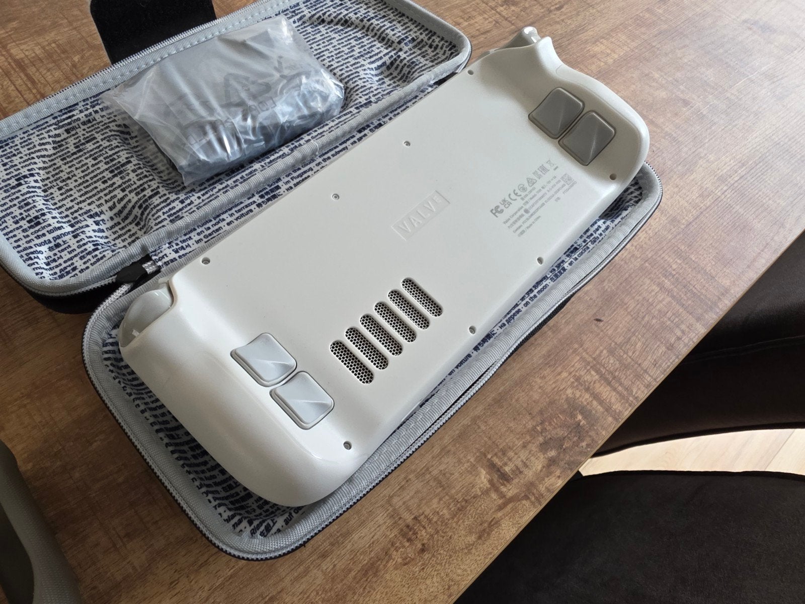 Steam Deck OLED Limited editie White + Skull & Co Case, Ophalen, Valve, Zo goed als nieuw