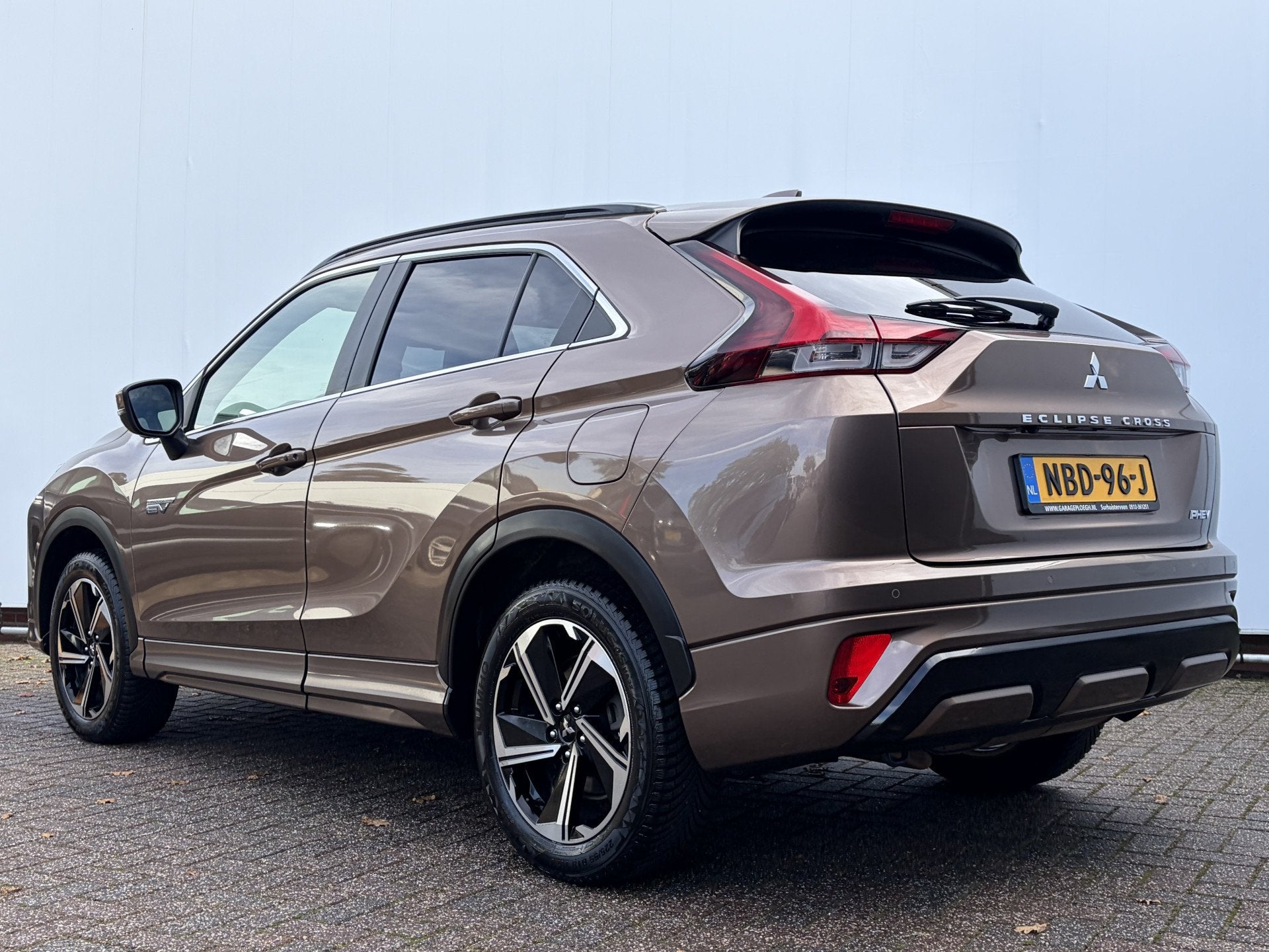 Mitsubishi Eclipse Cross 2.4 PHEV Black Edition 360° Stoel/, Auto's, Automaat, Euro 6, 4 cilinders, Bruin