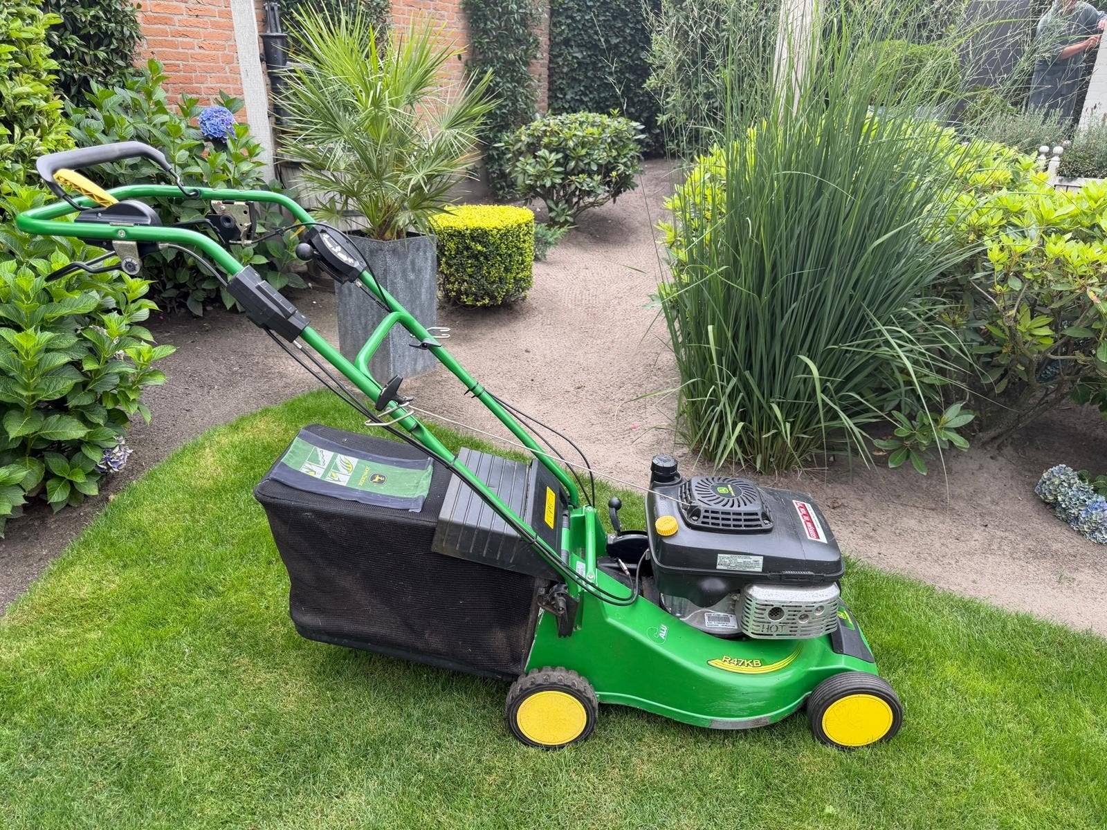 John Deere R47KB met Kawasaki motor + PTO, Cirkelmaaier, Gebruikt, Benzine-grasmaaier, 50 cm of meer