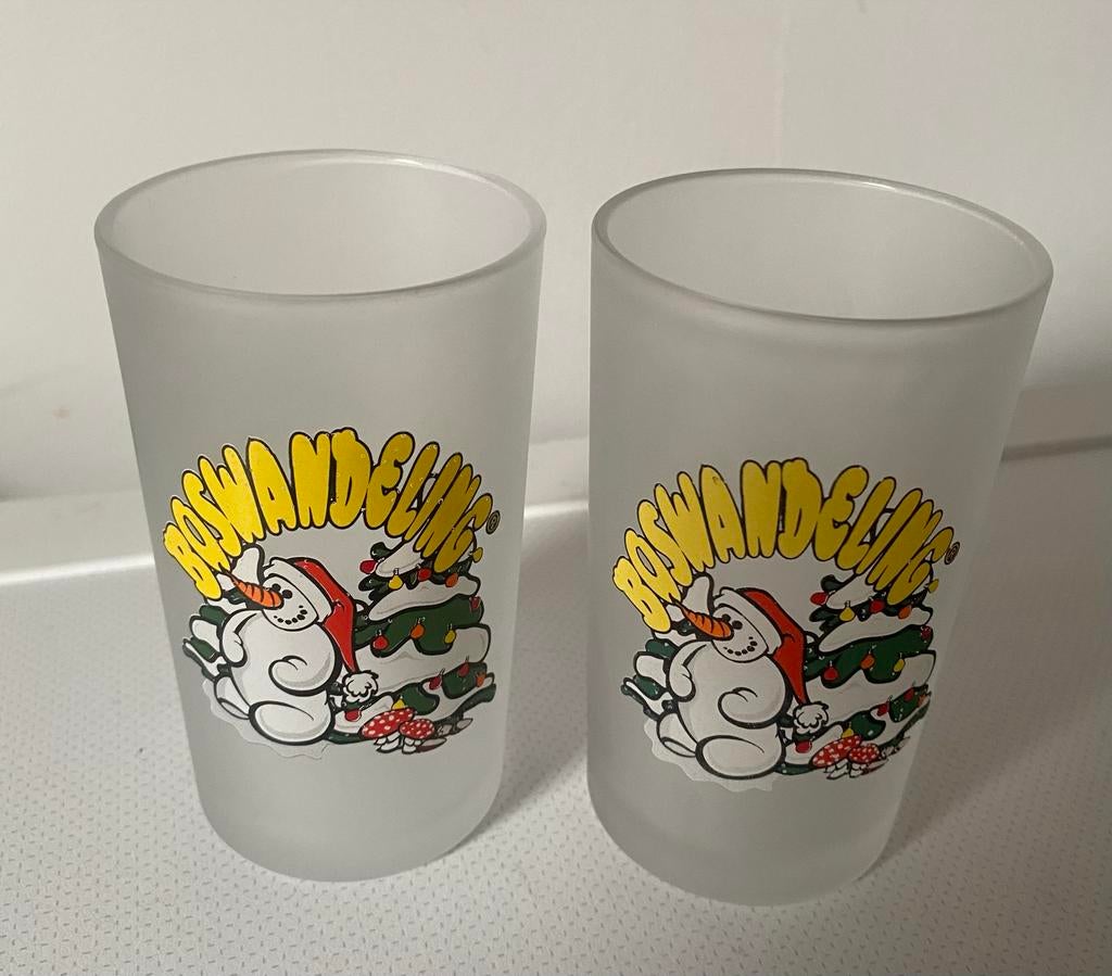 2 Frosted Glazen met 'Vraag uw Eekhoorn Waarom', Verzamelen, Glas en Borrelglaasjes, Zo goed als nieuw, Borrel- of Shotglas, Ophalen of Verzenden