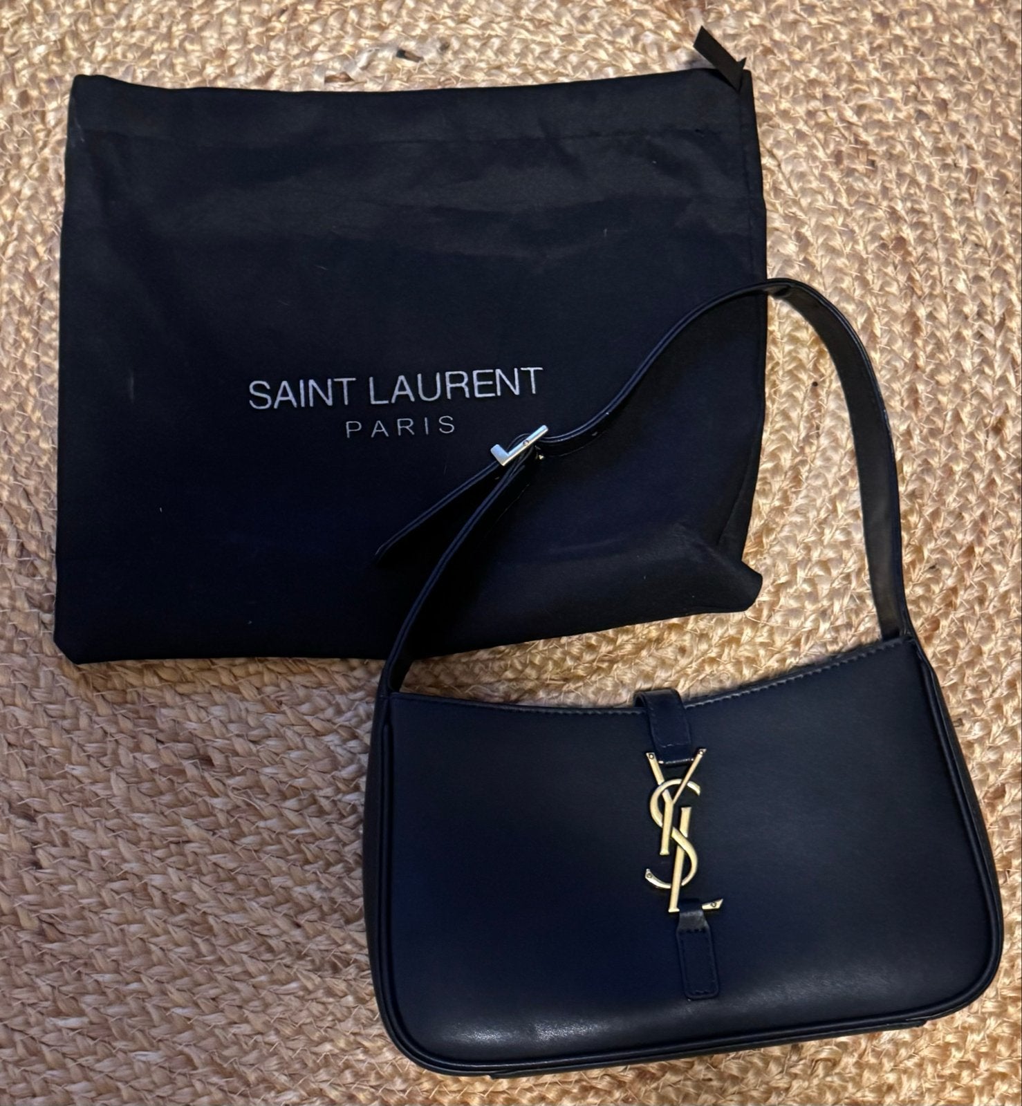 Saint Laurent Le 5 à 7 Hobo Tas Zwart, Ophalen of Verzenden, Zo goed als nieuw, Zwart, Schoudertasje