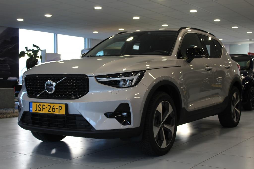 Volvo XC40 2.0 B3 Ultimate Dark/Panoramadak/360/Keyles/H&K, Gebruikt, 4 cilinders, 1969 cc, 163 pk