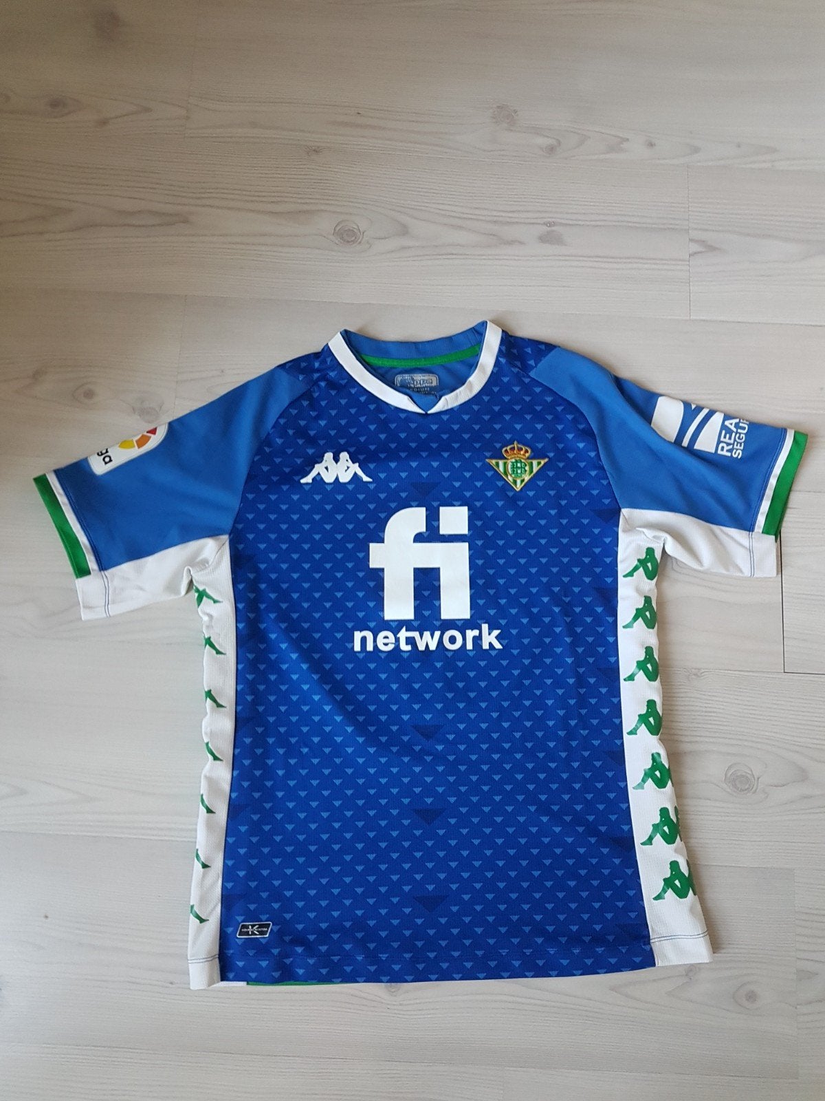 Betis Sevilla heren voetbalshirt size medium, Ophalen of Verzenden, Zo goed als nieuw, Shirt