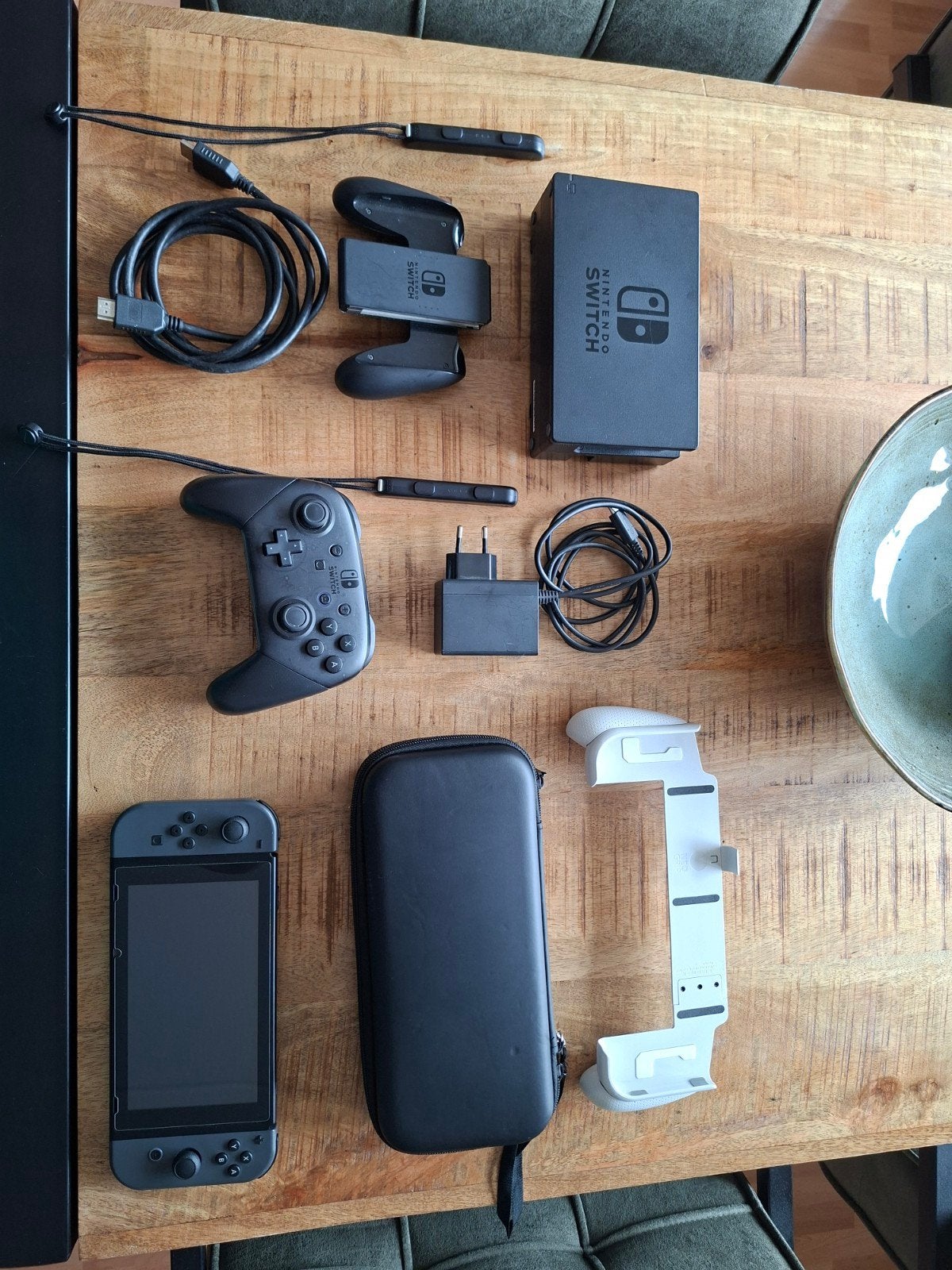 Nintendo Switch Grijs (2022)+ Nintendo Pro Controller, Spelcomputers en Games, Ophalen, Zo goed als nieuw, Met 1 controller, Switch Original
