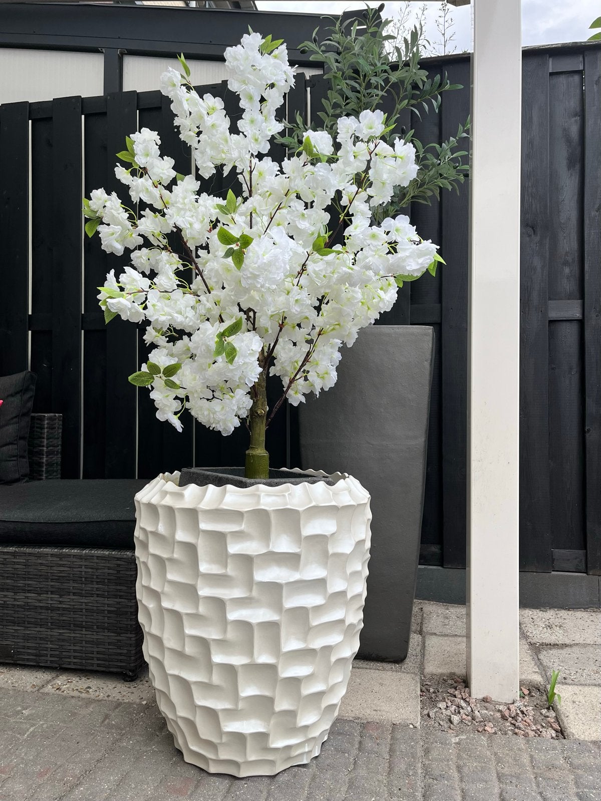 Witte bloempot met kunstboom, Ophalen, Kunststof, 40 cm of meer, Rond