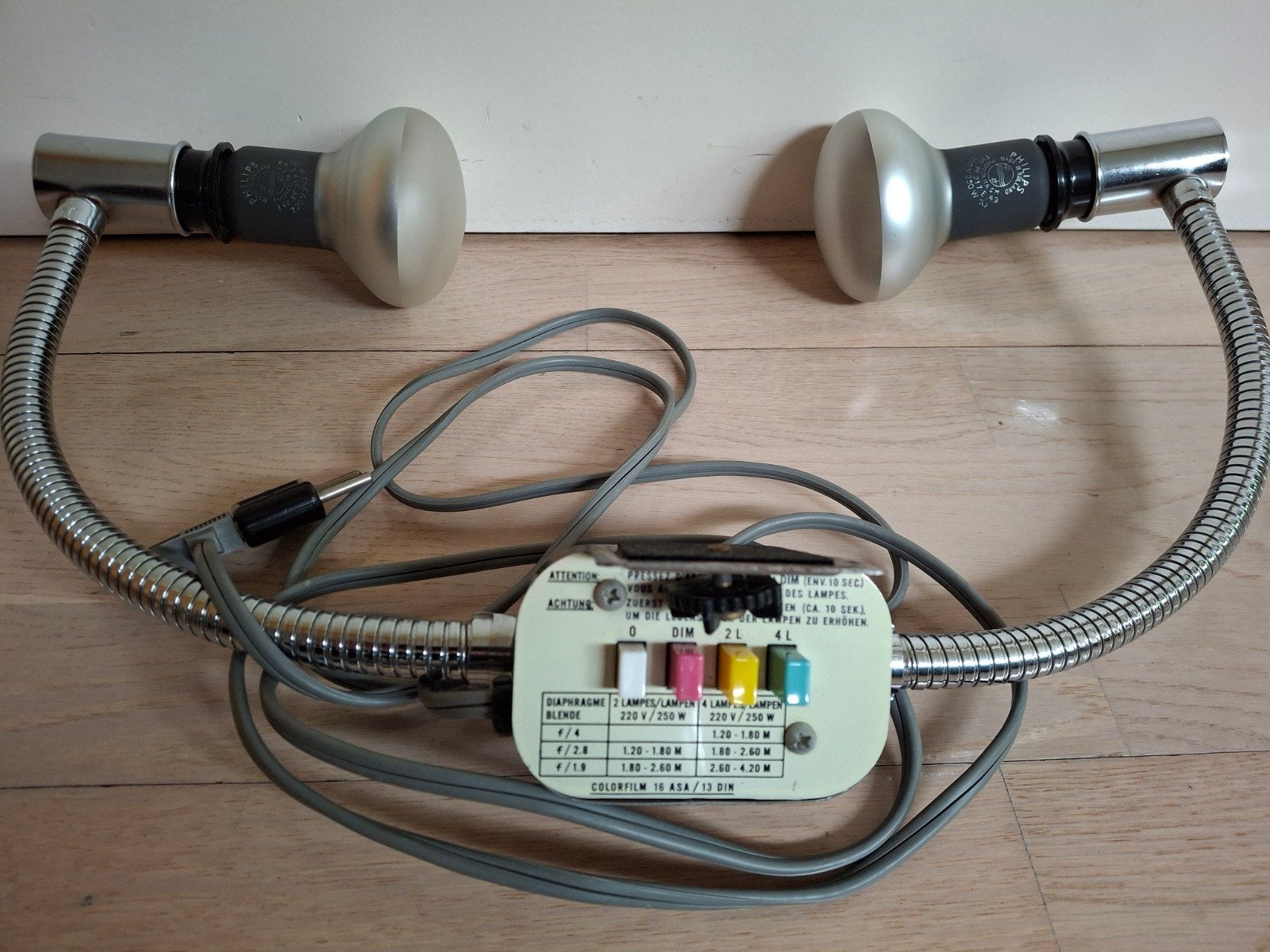 Vintage fotolamp schakelkast & 2 originele lampen, Ophalen, Gebruikt, Lamp of Flitsset