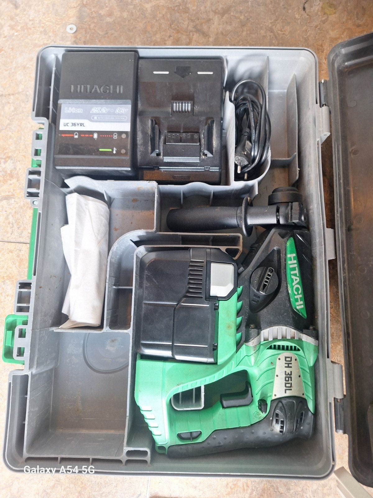 Boorhamer Hikoki DH36DL met nieuwe accu en koffer, Boor- en/of Breekhamer, Ophalen of Verzenden, Klopboormechanisme, Gebruikt