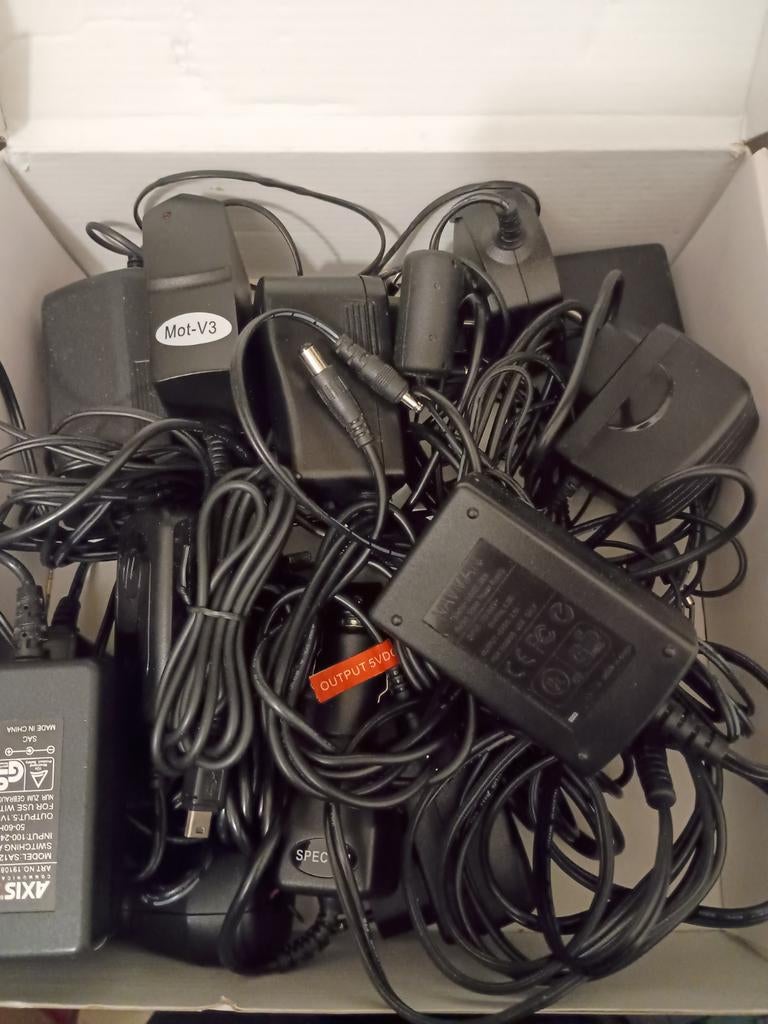 Doosje met diverse 5-8V adapters, Ophalen of Verzenden