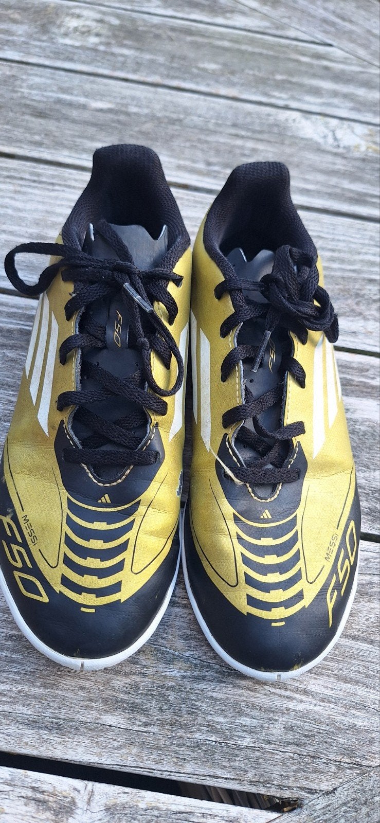 Adidas F50 Messi voetbalschoenen - Goud/Zwart, Maat XS of kleiner, Ophalen of Verzenden, Gebruikt, Schoenen