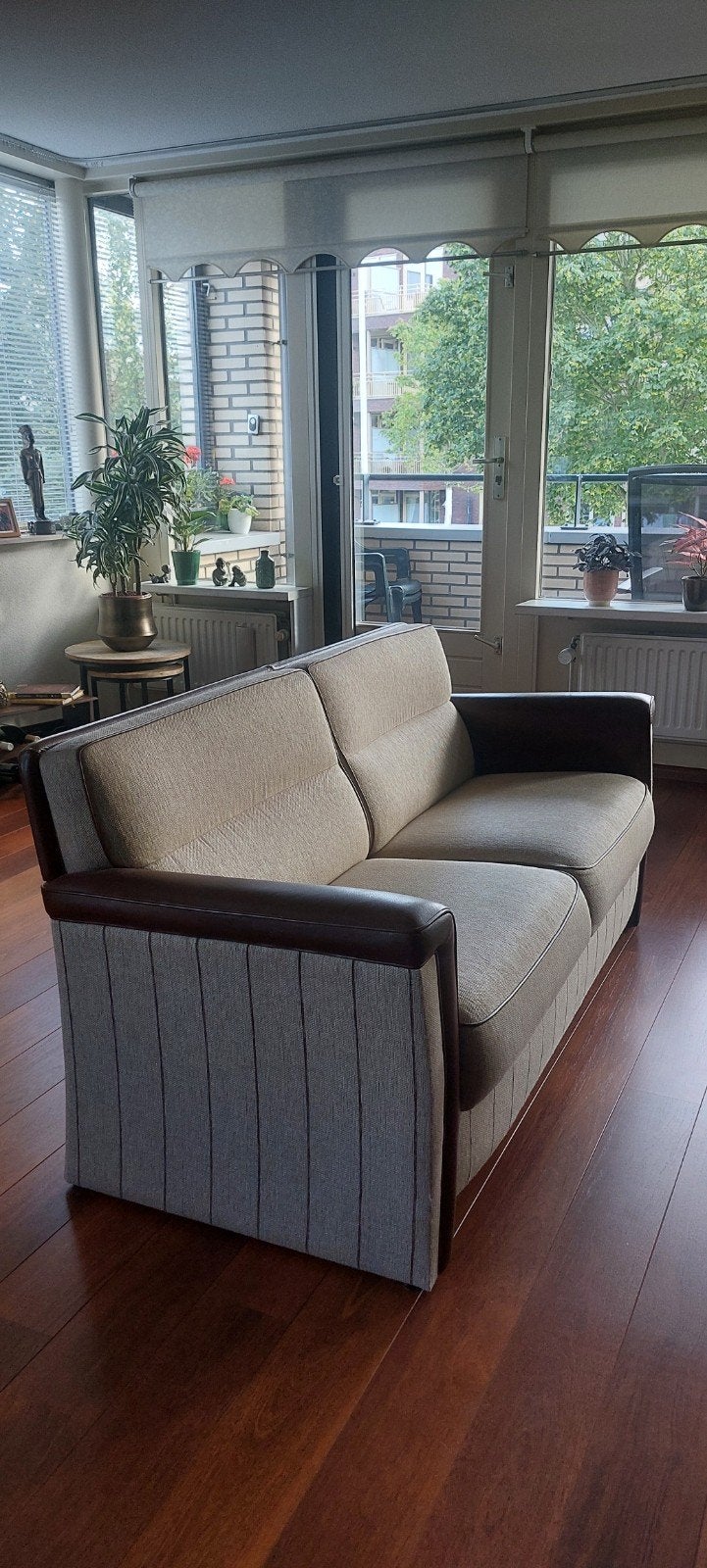 2,5-zits bank beige met bruin leer - Zo goed als nieuw, Huis en Inrichting, Ophalen, Overige maten, Minder dan 75 cm, 150 tot 200 cm