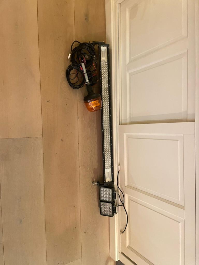 Complete LED lichtbalk set met breedstralers en zwaailamp, Ophalen of Verzenden, Gebruikt, Universele onderdelen