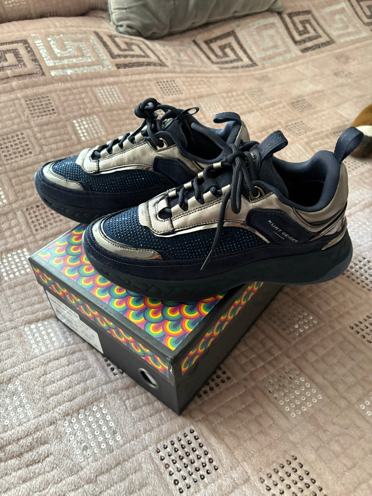 Kurt Geiger Kensington Sneakers - Donkerblauw met steentjes, Ophalen of Verzenden, Nieuw, Blauw, Sneakers of Gympen