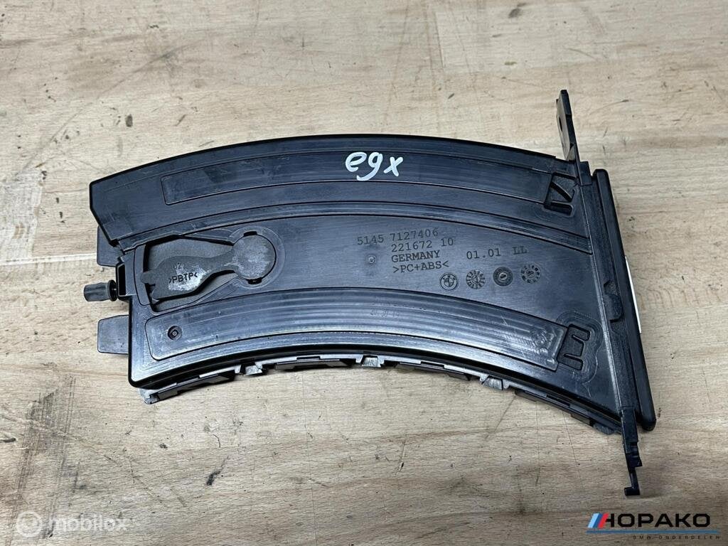 Bekerhouder L BMW 3 serie E90 E91 E92 E93 | 51457127406 lci, Auto-onderdelen, Interieur en Bekleding, Gebruikt, Einsteinlaan 5 rijswijk