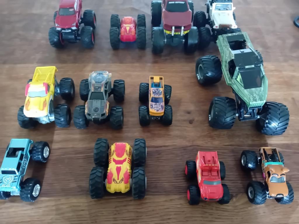 Grote collectie Monster Trucks, diverse modellen, Kinderen en Baby's, Speelgoed | Speelgoedvoertuigen, Ophalen of Verzenden, Gebruikt
