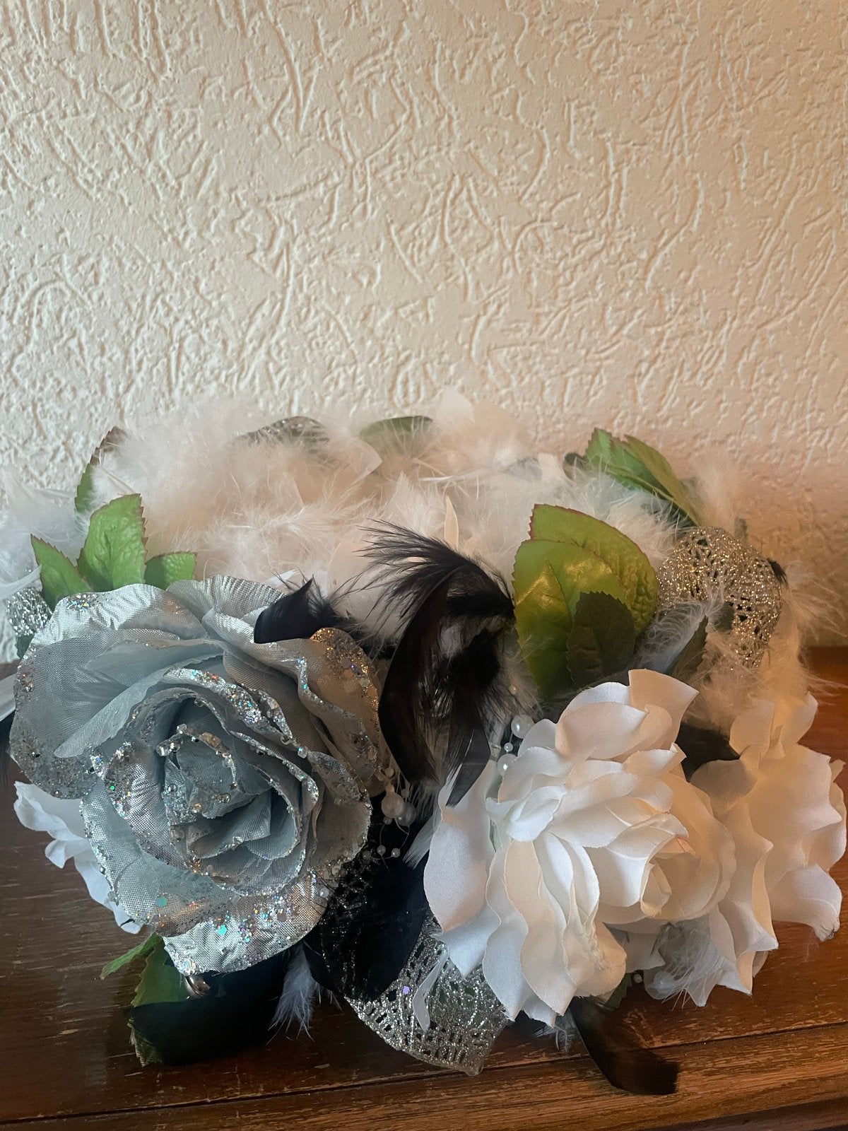 Carnavalshoed met bloemen en veren, Ophalen of Verzenden, Zo goed als nieuw, Carnaval, Accessoires
