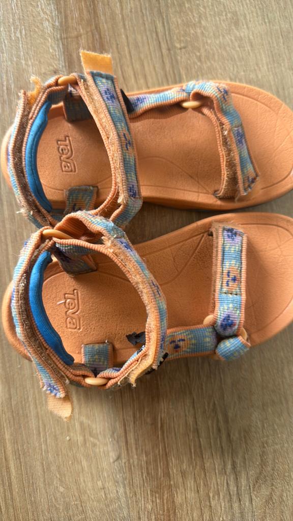 Teva  sandala maat 26, Kinderen en Baby's, Kinderkleding | Schoenen en Sokken, Gebruikt, Jongen of Meisje, Overige typen, Ophalen of Verzenden