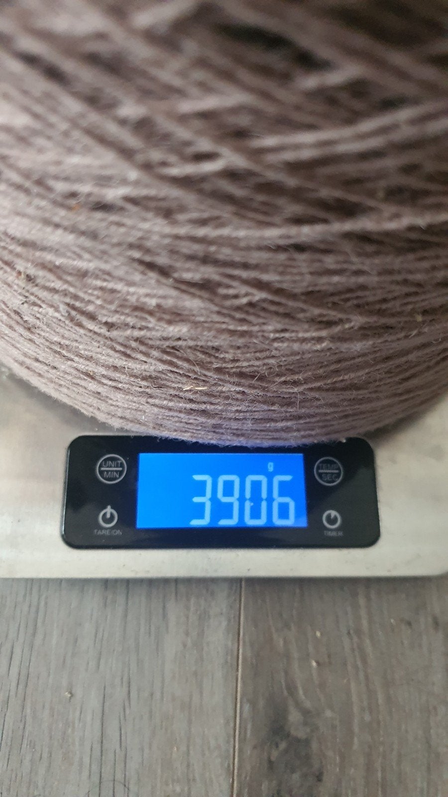 ca 7400gr verdeeld over 2 konen Scheer wol voor vloerkleden, Hobby en Vrije tijd, Ophalen of Verzenden, Nieuw, Breien of Haken