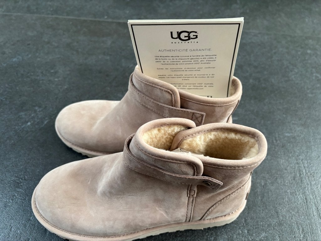 UGG NIEUW enkellaarzen maat 38 beige, Kleding | Dames, Schoenen, UGG, Verzenden, Beige, Lage of Enkellaarzen