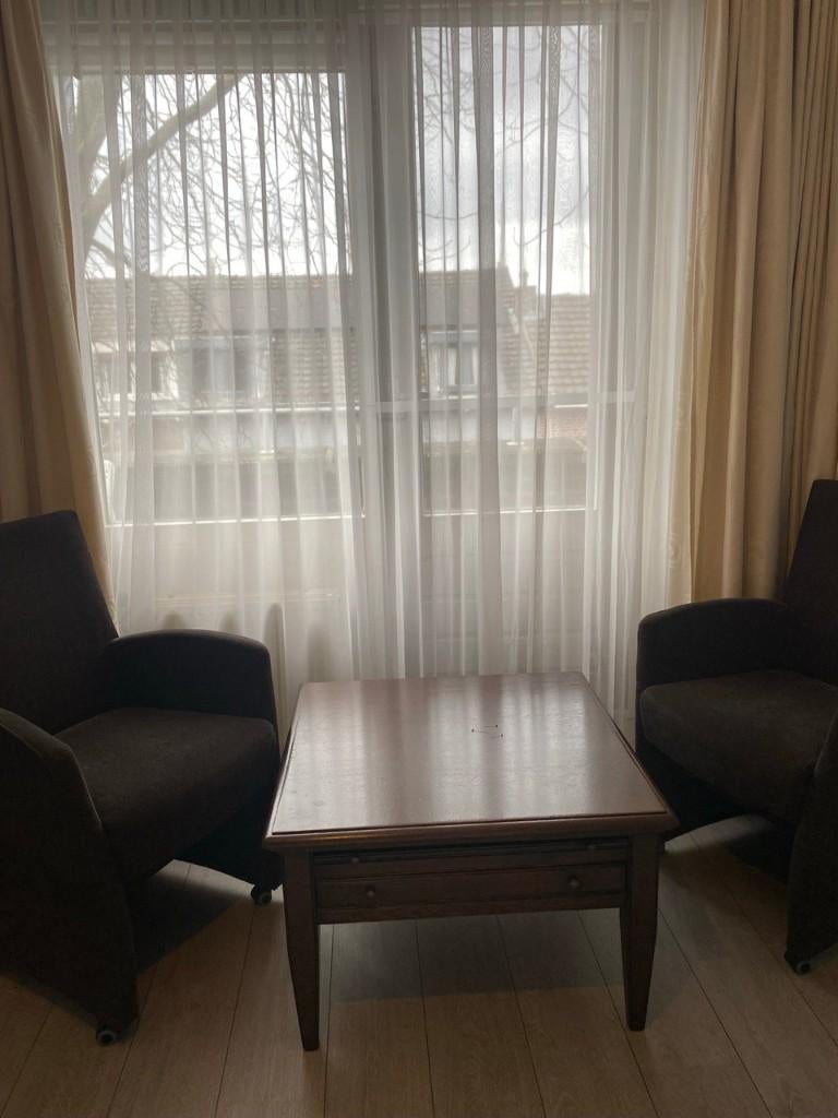 2 chair + Table, Ophalen, Twee, Bruin, Zo goed als nieuw