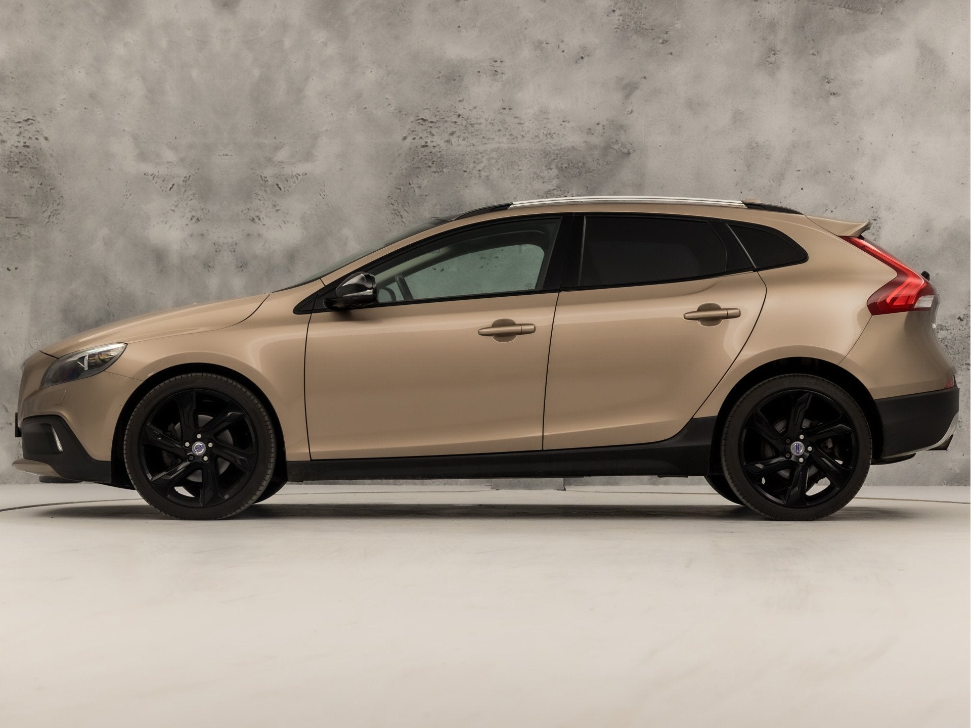 Volvo V40 Cross Country 1.6 T4 Sport 180Pk Automaat (PANORAM, 4 cilinders, 179 pk, Leder, 650 kg
