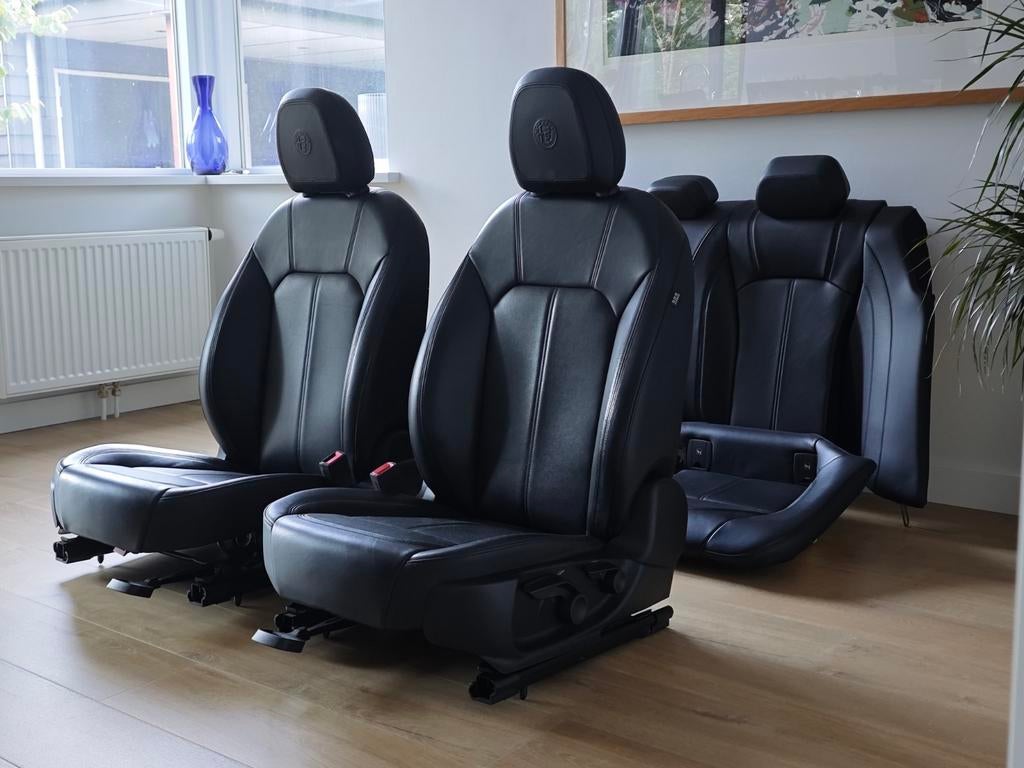 Alfa Giulia zwart leder sport stoelen en achterbank, Auto-onderdelen, Interieur en Bekleding, Ophalen, Gebruikt, Alfa Romeo