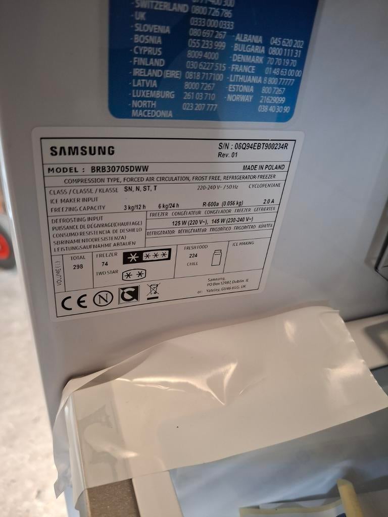 Nieuwe samsung koel-vriescombinatie1 BRB30705DWW sleepdeur, Witgoed en Apparatuur, Koelkasten en IJskasten, Samsung@yahoo.com