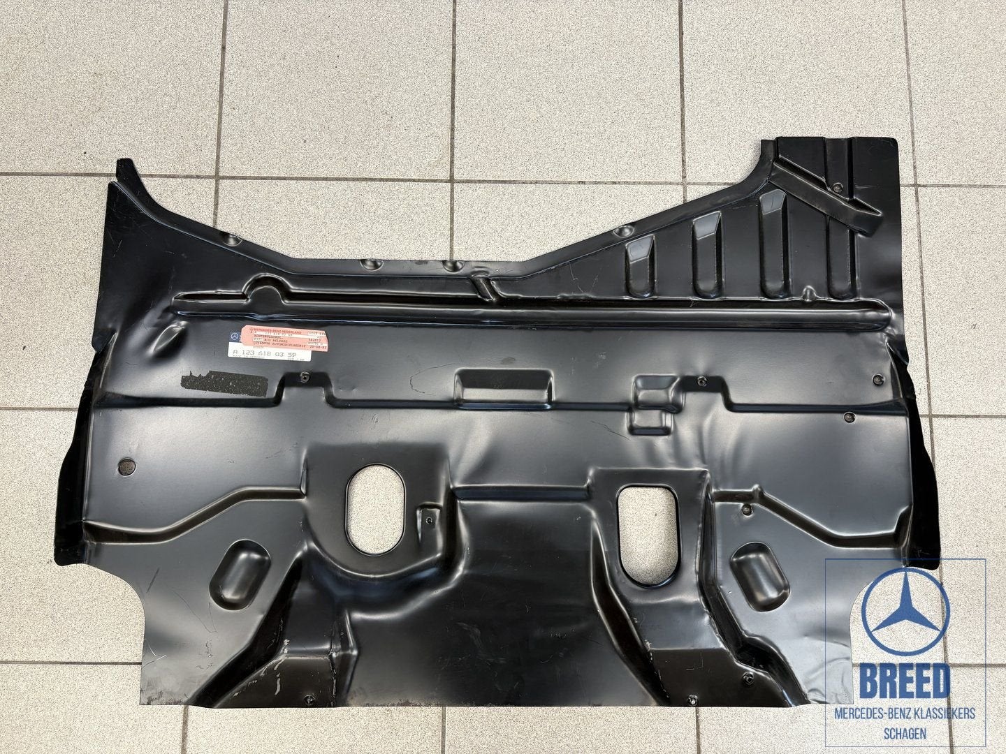 NOS bodemplaat achter voor Mercedes-Benz W123, -, Nieuw, Ophalen of Verzenden, -