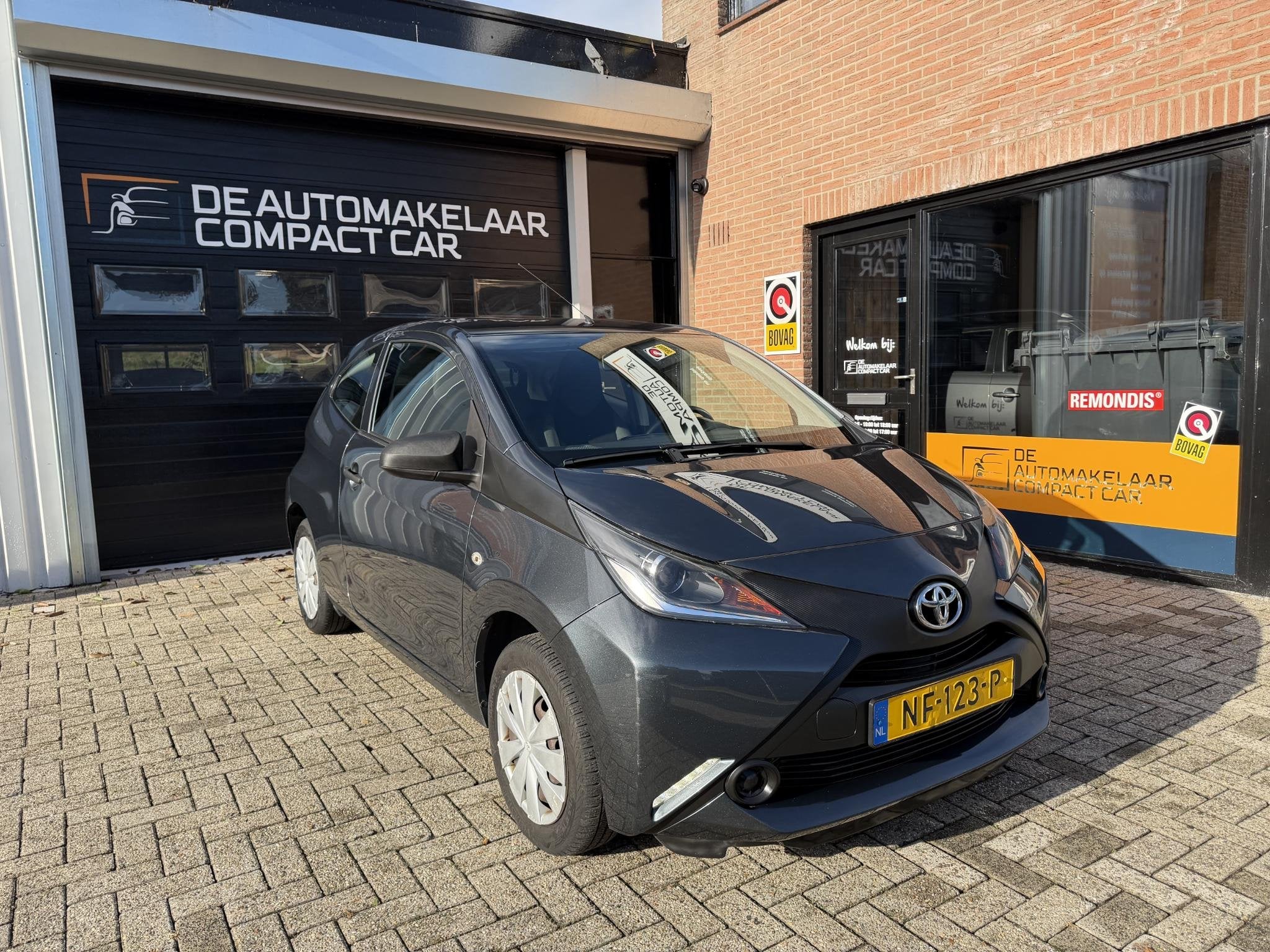 Toyota Aygo 1.0 VVT-i x | SLECHTS 42.409 KM | ELEK.RAMEN | C, Voorwielaandrijving, Stof, Gebruikt, Euro 6