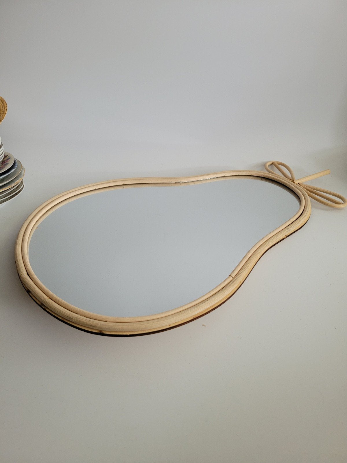izgs mooie spiegel als nieuw peer model riet rotan bamboe, Huis en Inrichting, Woonaccessoires | Spiegels, Minder dan 50 cm, Ophalen of Verzenden