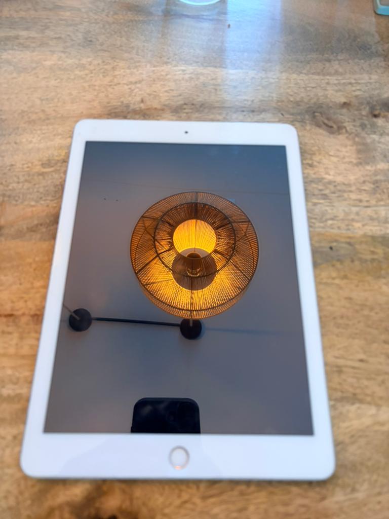 Ipad 5e generatie 2017 + cellulair (defect), Ophalen of Verzenden, 10 inch, Apple iPad, 32 GB