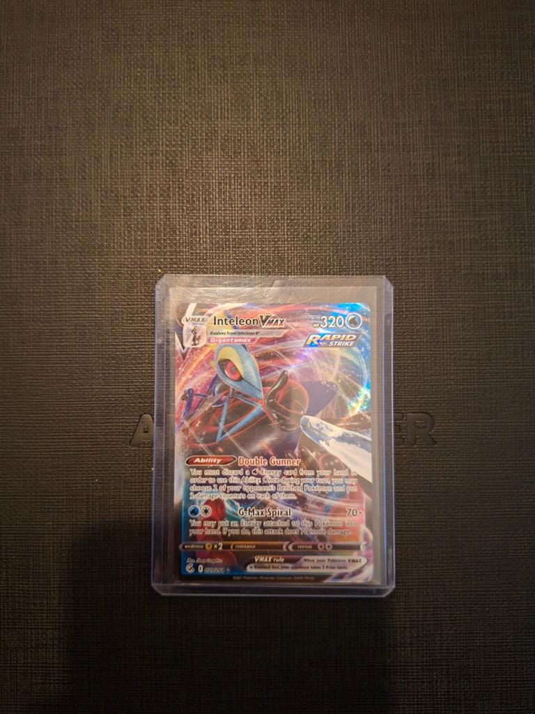 Inteleon VMAX Pokémon kaart - Rapid Strike, Ophalen of Verzenden, Zo goed als nieuw, Losse kaart