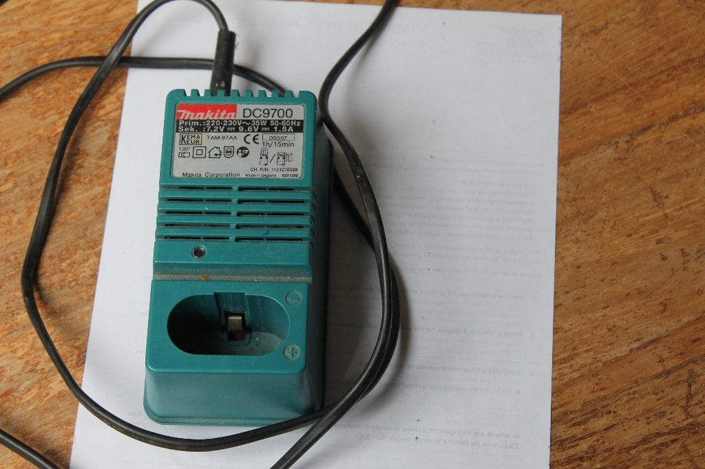Foto 3 van gereedschap acculader Makita DC9700
