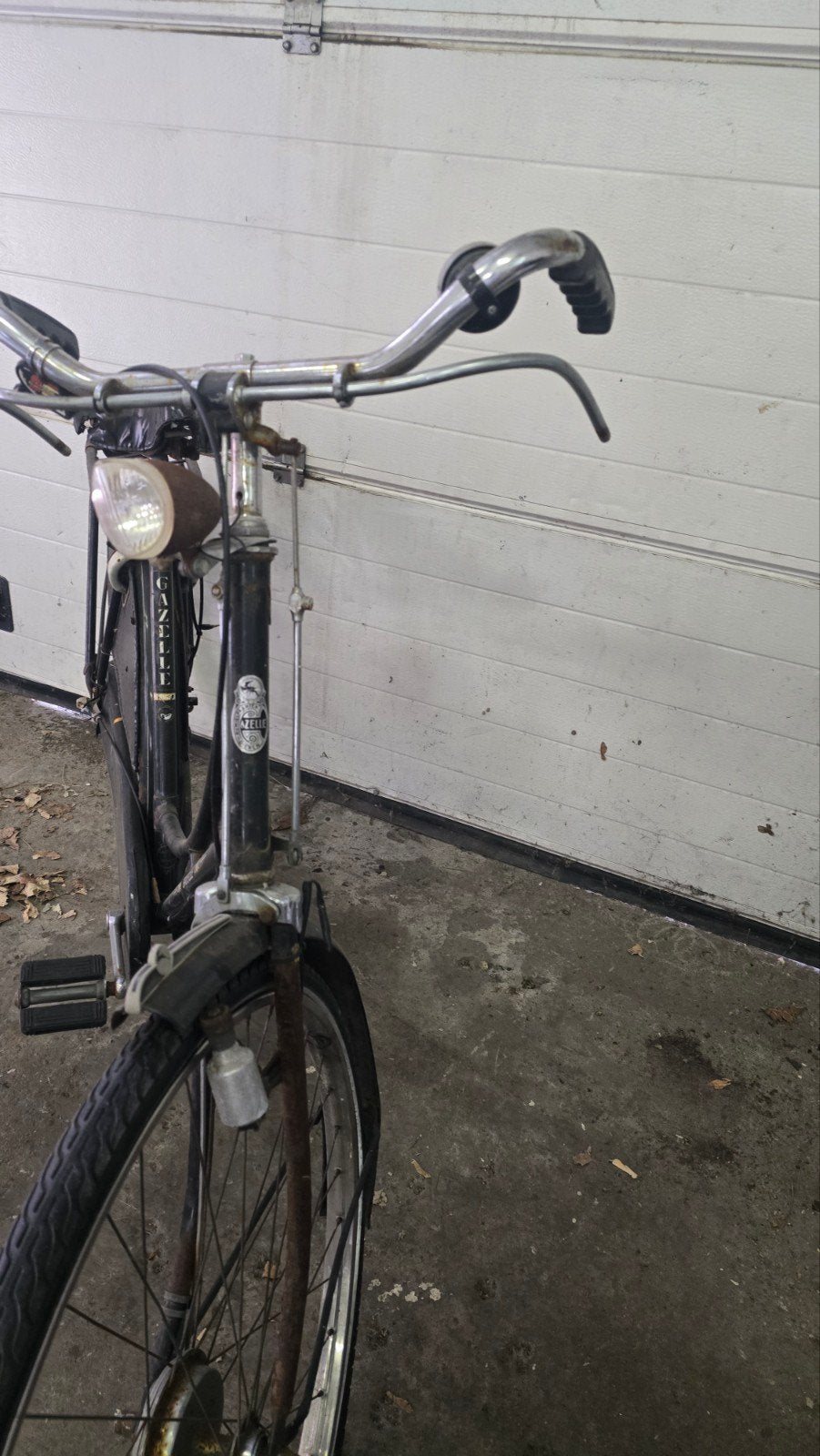 Twee klassieke zwarte Gazelle fietsen - restauratieproject, Fietsen en Brommers, Fietsen | Dames | Damesfietsen, Ophalen, Gebruikt