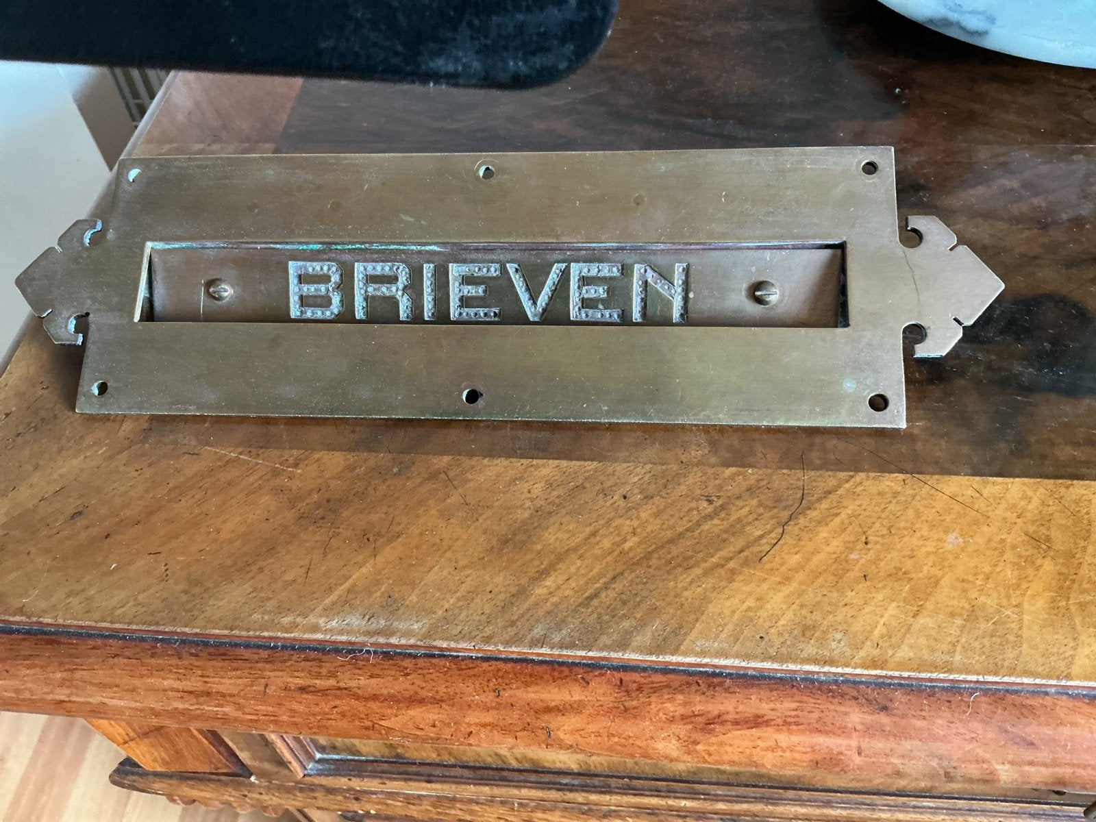 Antieke Messing Brievenbusklep met 'Brieven' opschrift, Tuin en Terras, Overige materialen, Nieuw, Ophalen of Verzenden, Wandbrievenbus