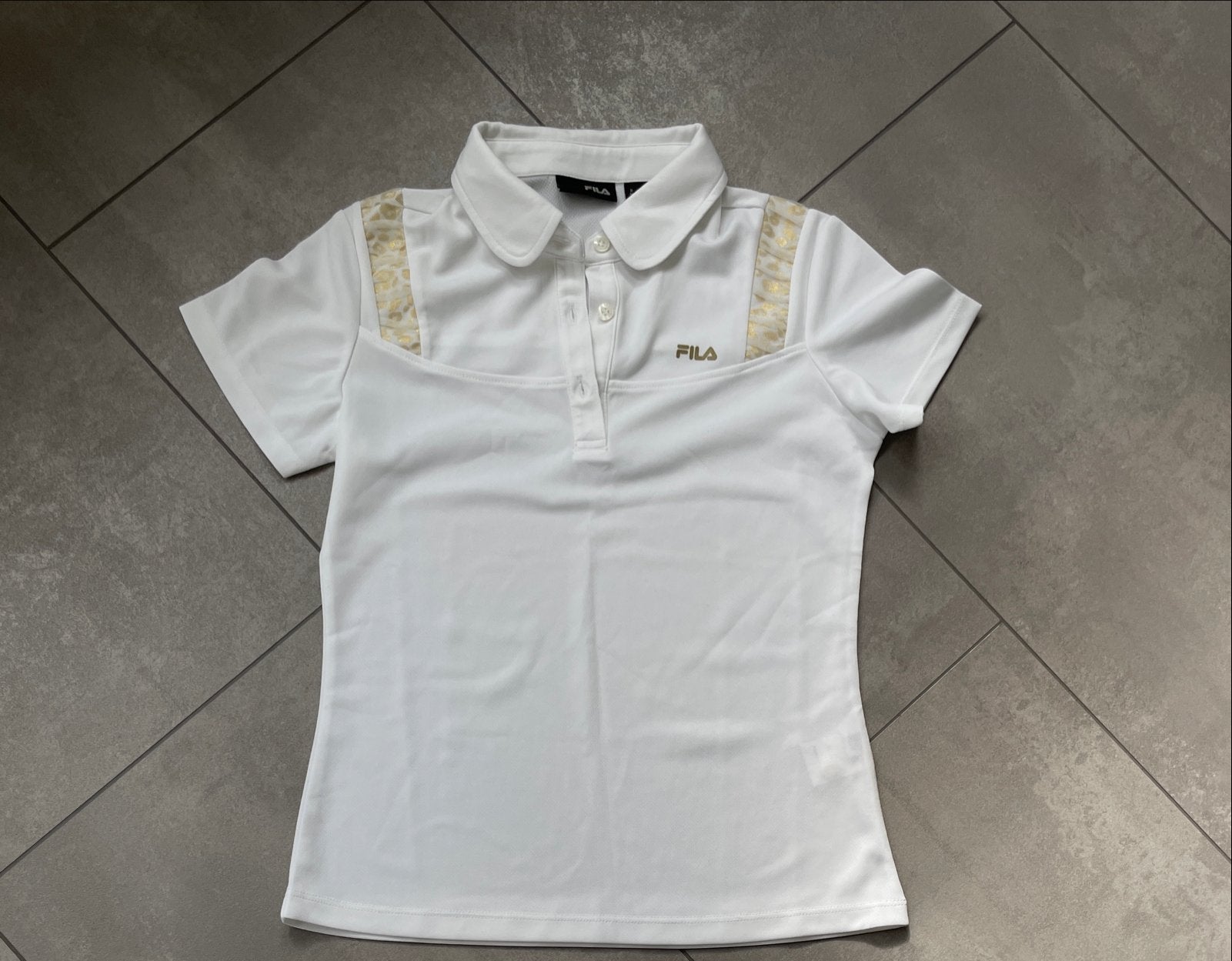 Fila Dames Polo Shirt Wit met Gouden Details Maat 34/36, Kleding | Dames, T-shirts, Wit, Nieuw, Ophalen of Verzenden, Korte mouw