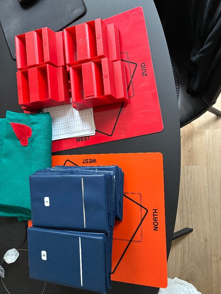 Bridge spullen inclusief mapjes kaarten, Hobby en Vrije tijd, Ophalen, Gebruikt