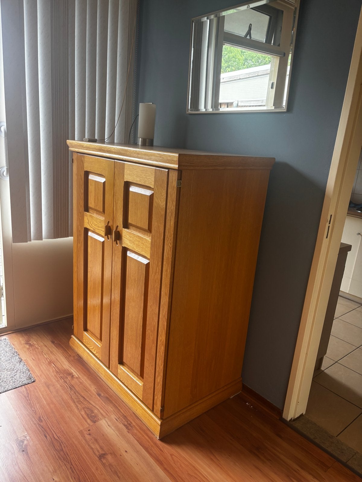 Houten kast met deuren, geschikt voor tv, Gebruikt, 100 tot 150 cm, 25 tot 50 cm, Overige houtsoorten