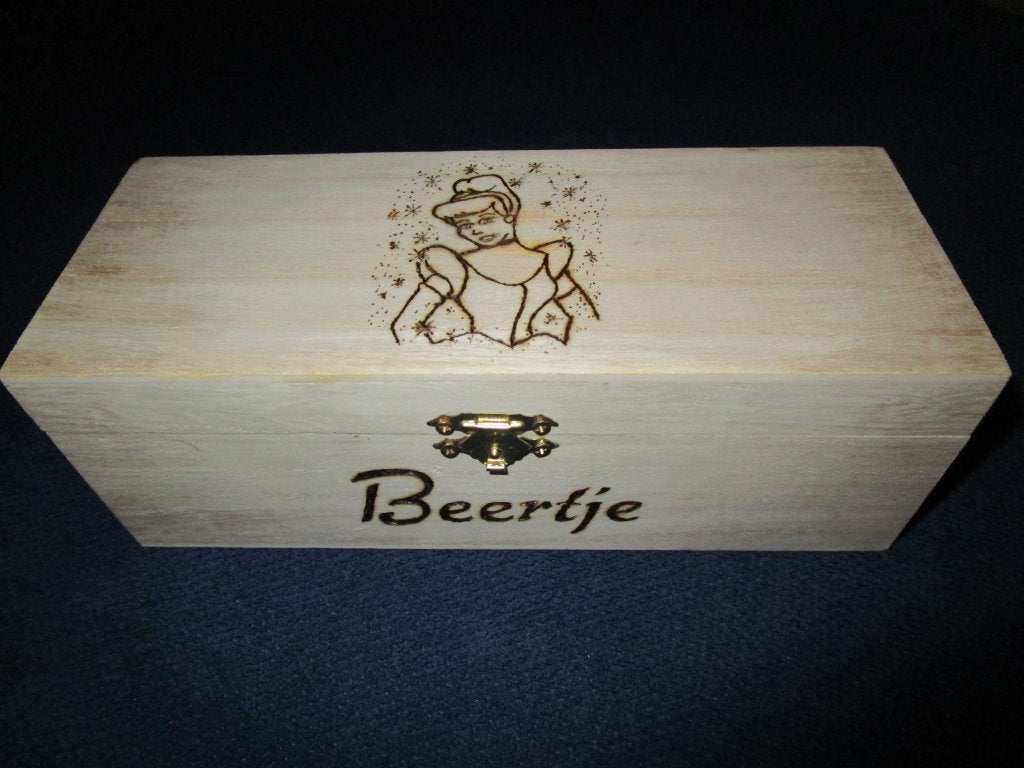 gezellig theekistje gebrandschilderd PYROGRAFIE creamar, Hout, Nieuw, Ophalen of Verzenden, Meerkleurig