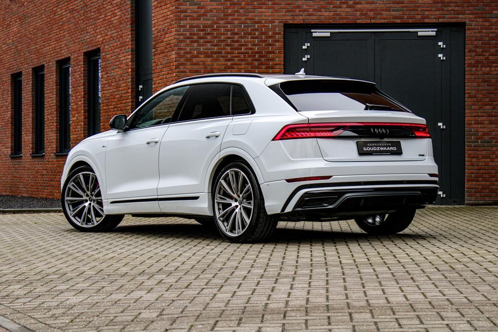 Audi Q8 55 TFSI e quattro Competition | Softclose | Pano | B, Automaat, Gebruikt, 2995 cc, Wit